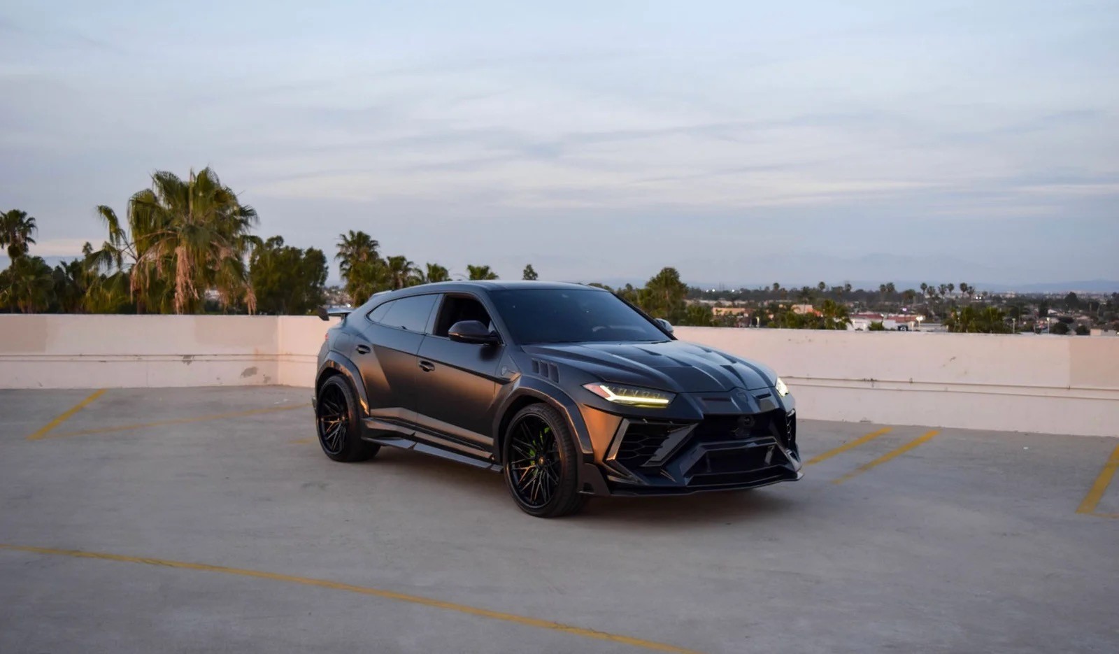 Lamborghini Urus Mansory — Black